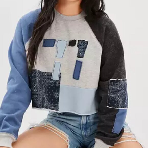 American Eagle Patchwork Cropped Crewneck Sweatshirt Size Small - Picture 1 of 6